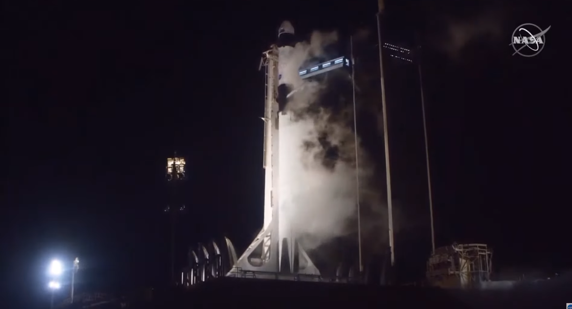 Crew Dragon с 4 астронавтами успешно стартовал к МКС