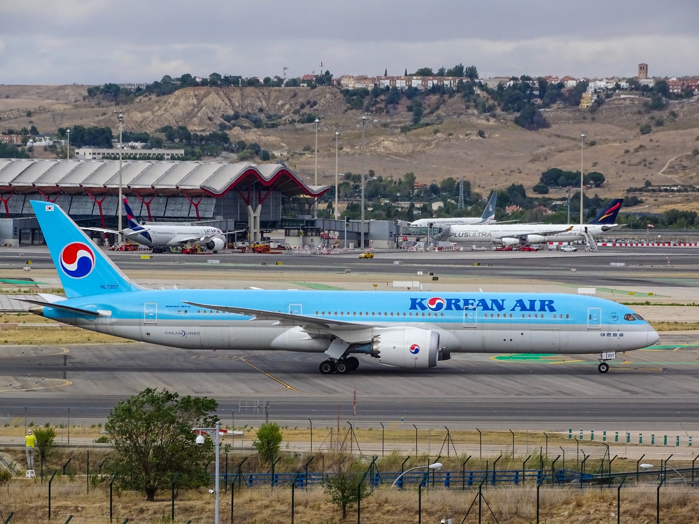 "Korean Air" pārņems grūtībās nonākušo "Asiana Airlines"