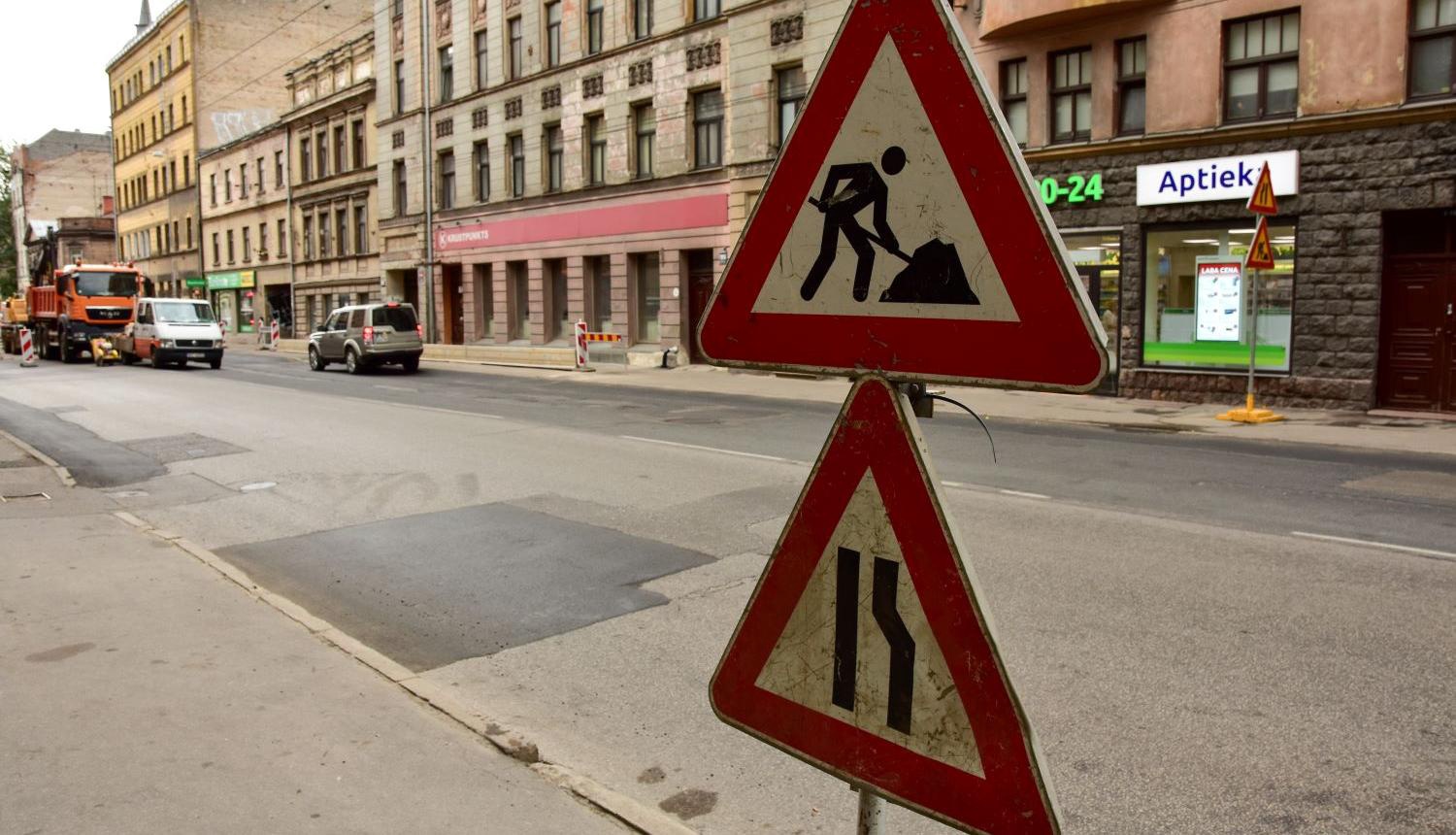 Будет ограничено движение на улице А.Чака в Риге