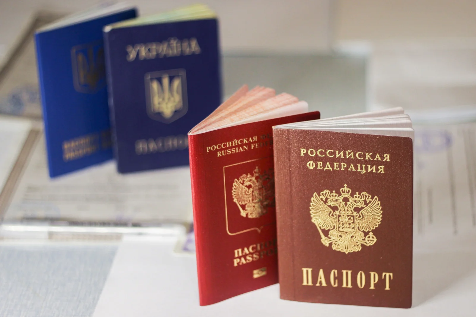 В Херсоне и Запорожье начали выдавать российские паспорта
