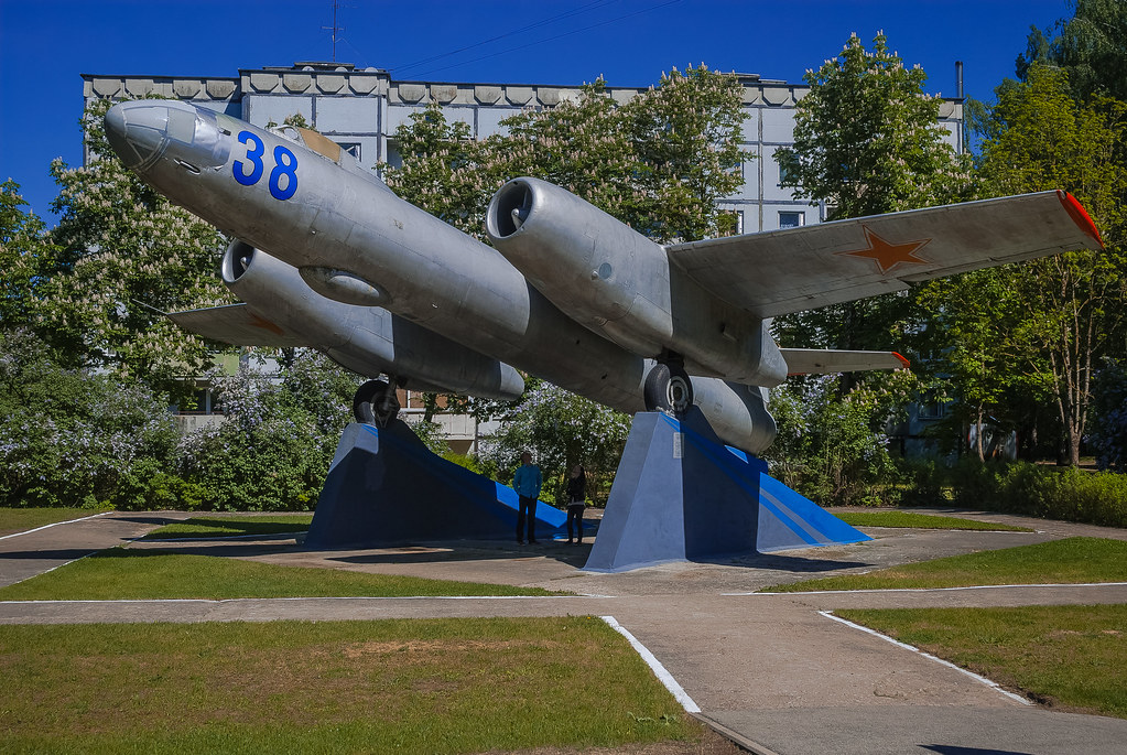 Марупский край переместит памятник - военный самолет "ИЛ-28"