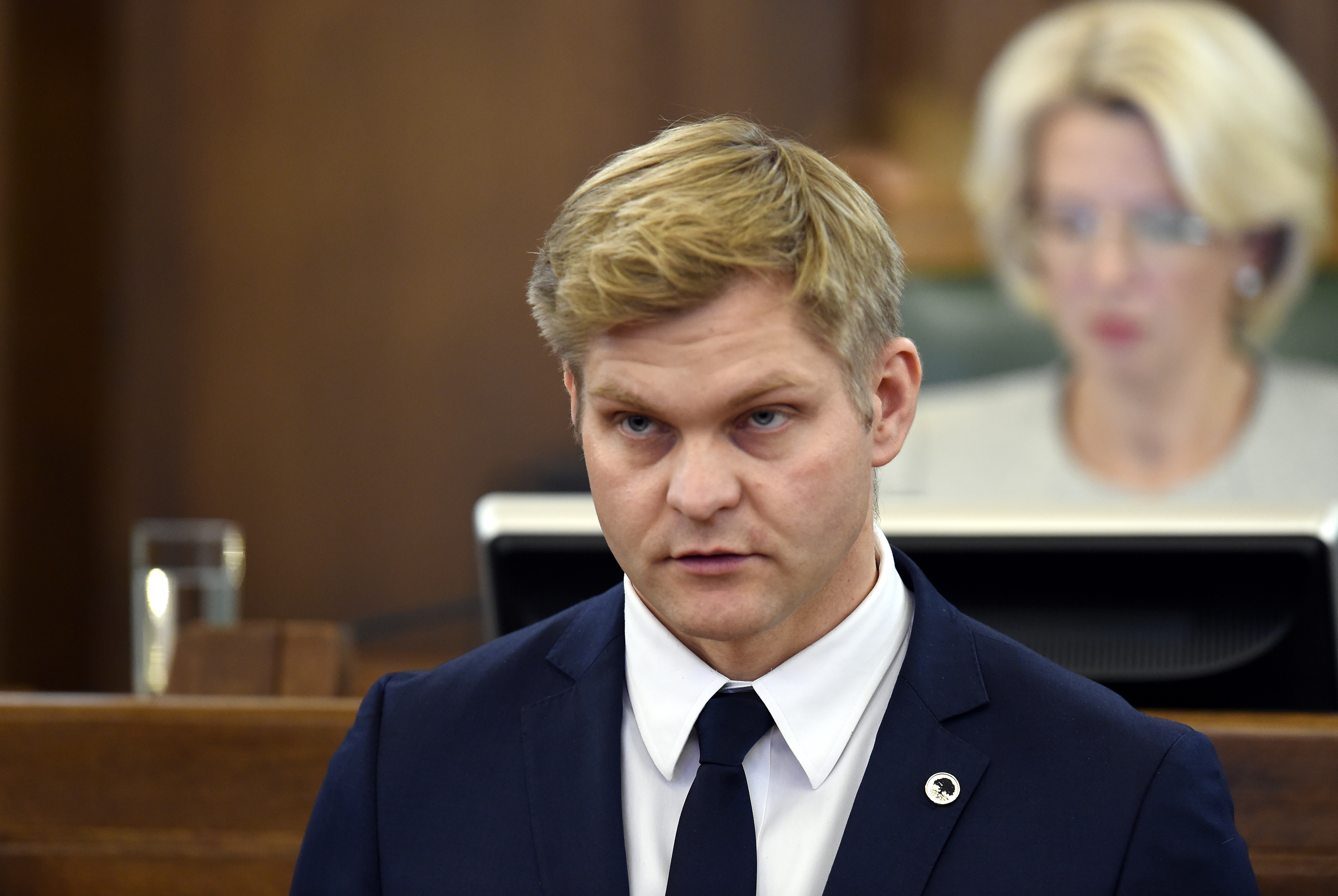 Tiesā pieprasa Znotiņai atsaukt izteikumus par "ABLV" bankas interešu pārstāvniecību Saeimā