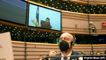 Президент Украины обратился по видеосвязи к Европарламенту