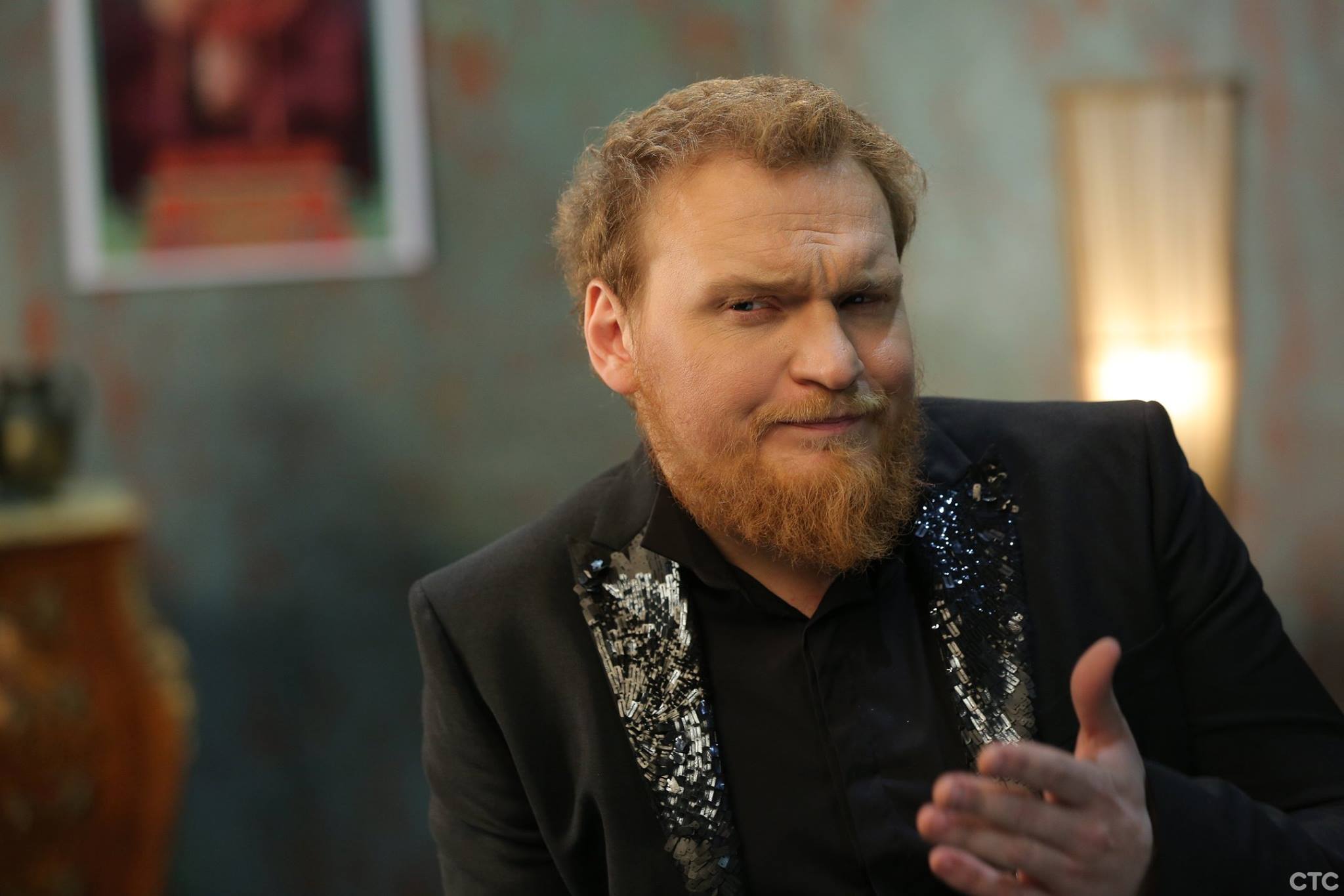 Ведущего «Битвы экстрасенсов» уволили за подсказки и взятки Ведущего «Битвы экстрасенсов» уволили за подсказки и взятки