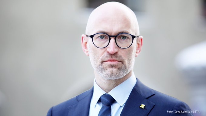 Павлютс: пересмотр ограничений будет после 800 пациентов в больницах