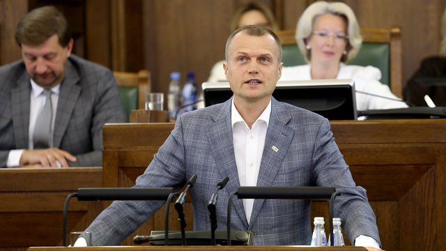 Признал ошибку и сложил мандат. Ивар Зариньш уходит из Cейма из-за "большой войны"