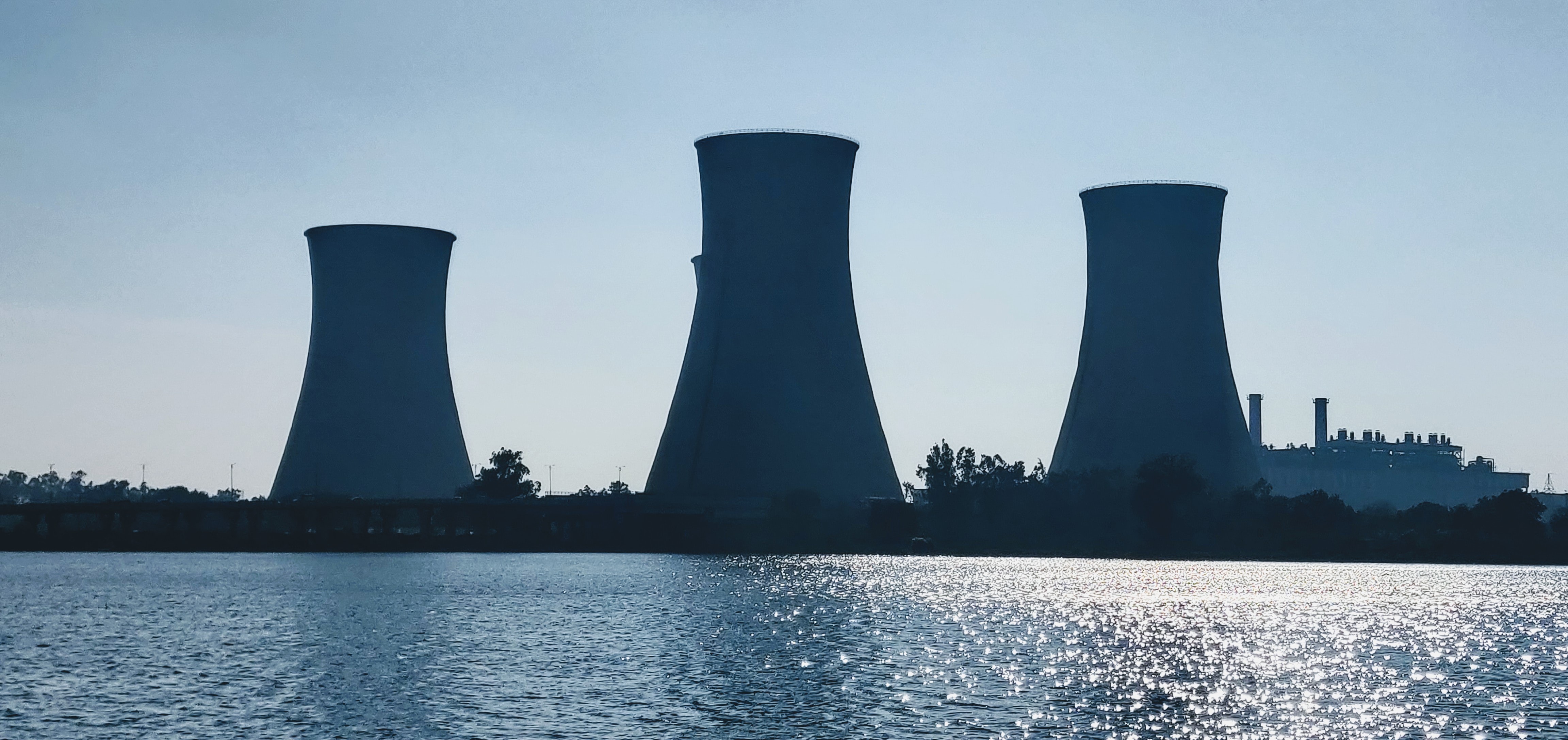Japāna novadīs okeānā miljonu tonnu ūdens no Fukušimas atomelektrostacijas