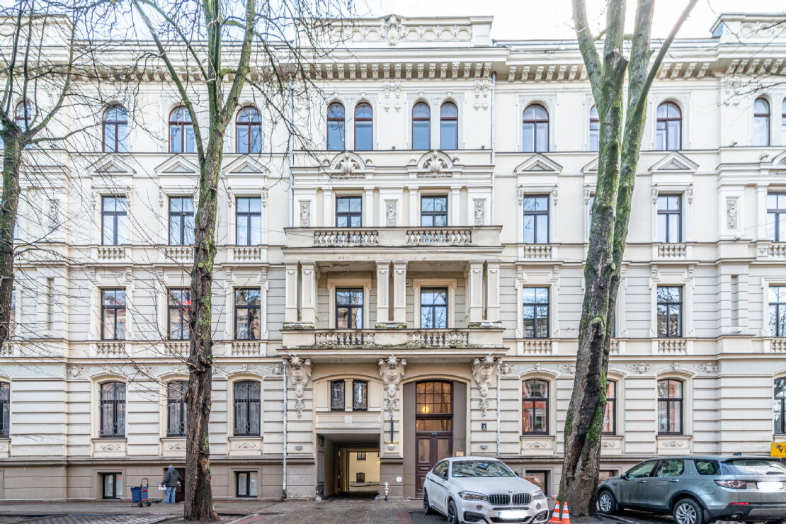 В борьбе за парковку. Недоброжелатель приклеил записки на стекла автомобилей суперклеем