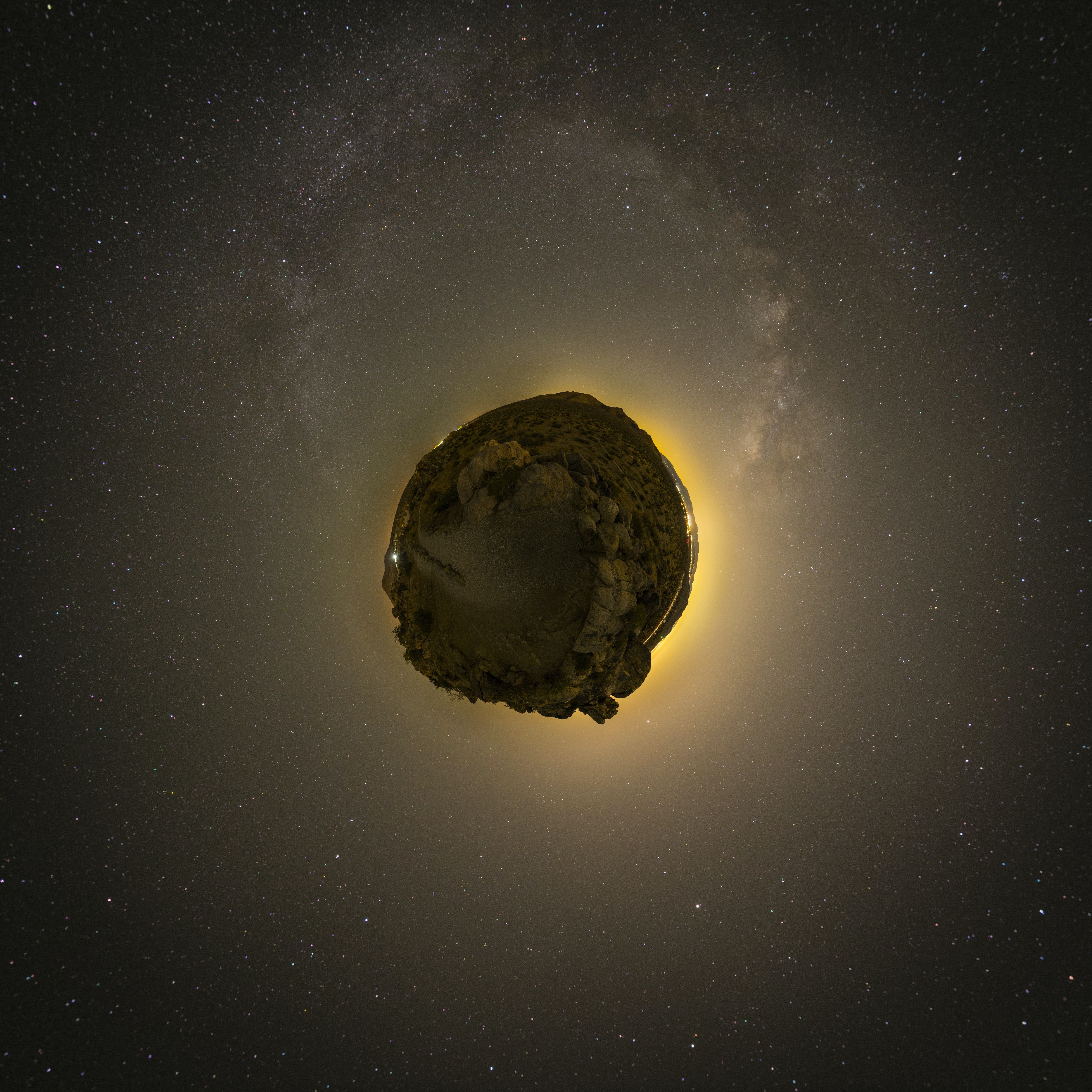 Svētdien Zemei garām palidoja šī gada lielākais asteroīds Svētdien Zemei garām palidoja šī gada lielākais asteroīds