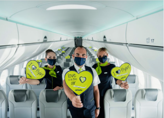 Знают ли латышский  стюардессы airBaltic?