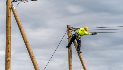 Из-за сильного ветра местами нарушено электроснабжение