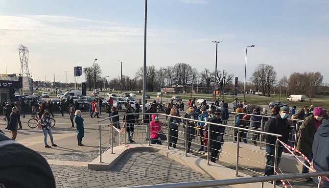 За 15 минут до записи. Минздрав просит не собираться в очереди за прививкой За 15 минут до записи. Минздрав просит не собираться в очереди за прививкой