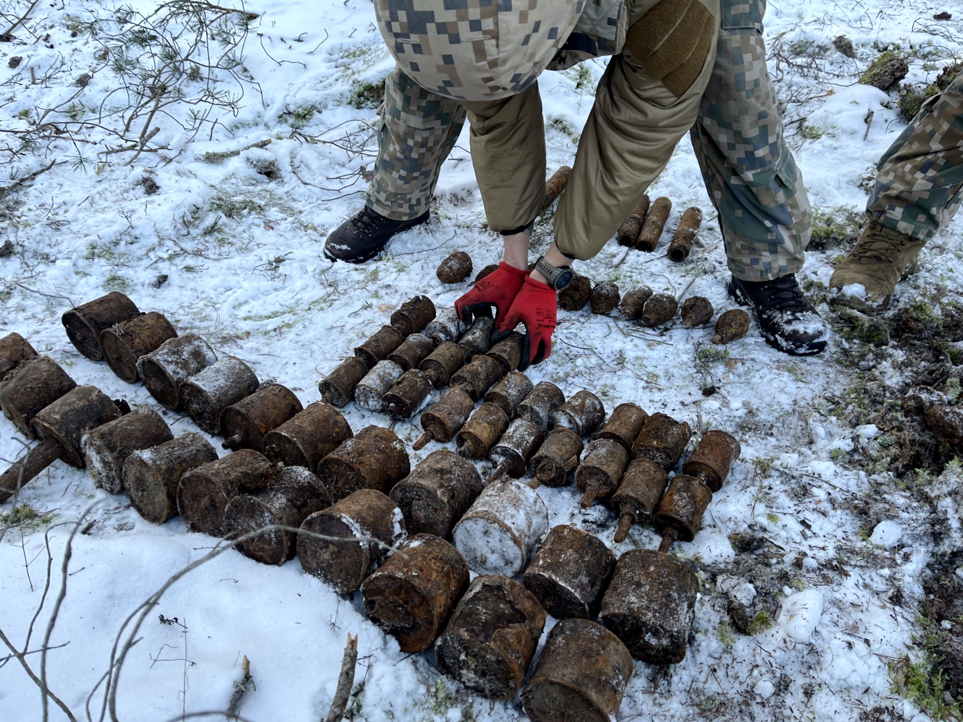 В Болдерае кладоикатель нашел склад ручных гранат