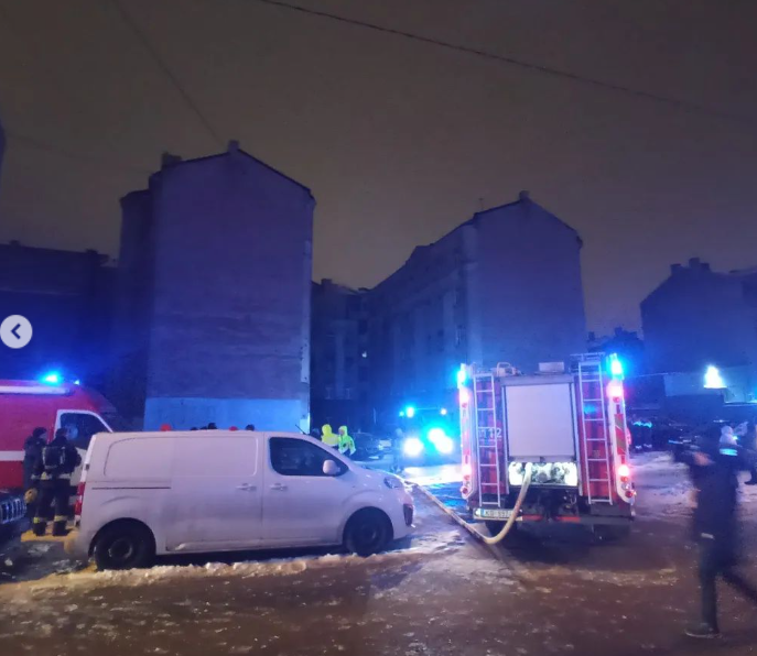 Горела пятиэтажка на улице Даугавпилс. Пожар локализован
