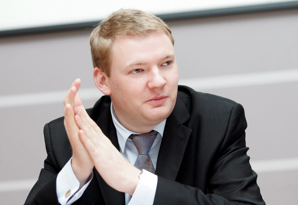 ОС предлагает договориться о коалиции трех партий и быстрее разработать план действий правительства