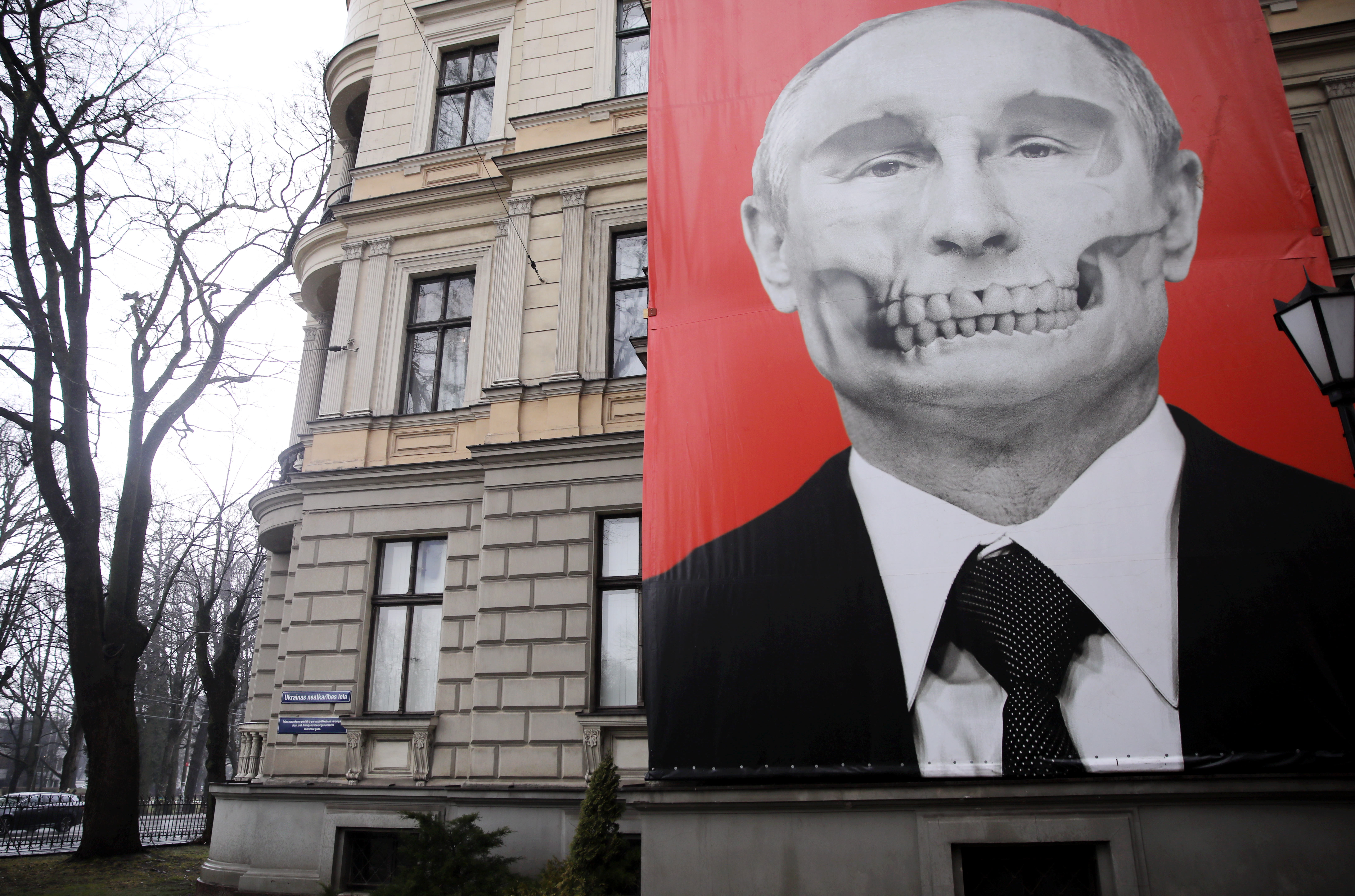 Бюро по защите Сатверсме: режим Путина внутриполитически сейчас силен, как никогда