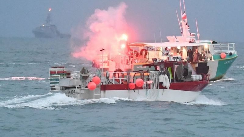 Британия отправила военные корабли наблюдать за французскими рыбаками