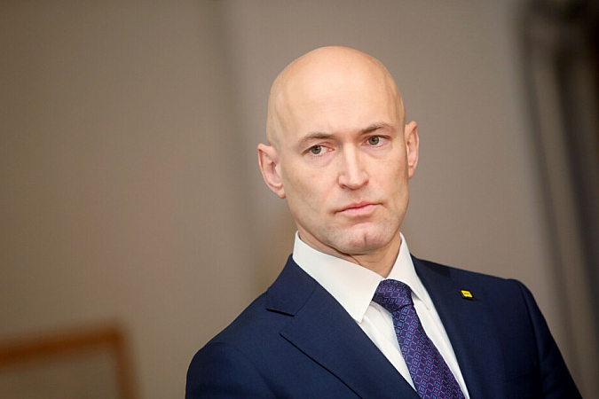 Министр: будем по-русски информировать о вакцинации в Латвии