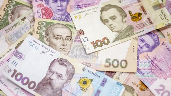 Во второй половине декабря Латвия прекратит менять гривны на евро по украинскому курсу