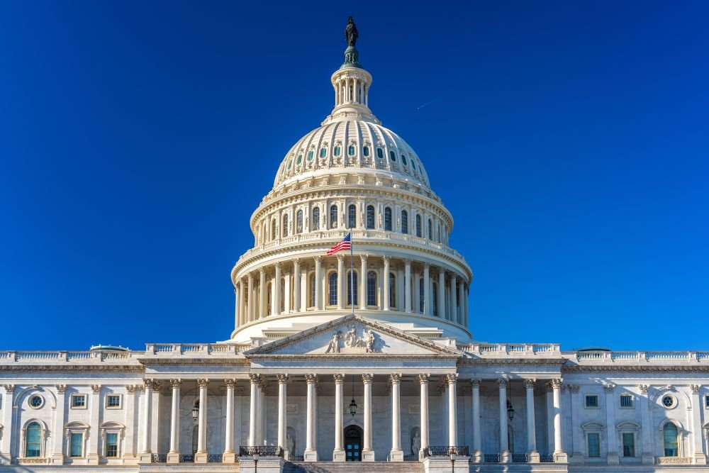 Пакет экономической помощи США в связи с Covid-19 - 900 млрд долларов