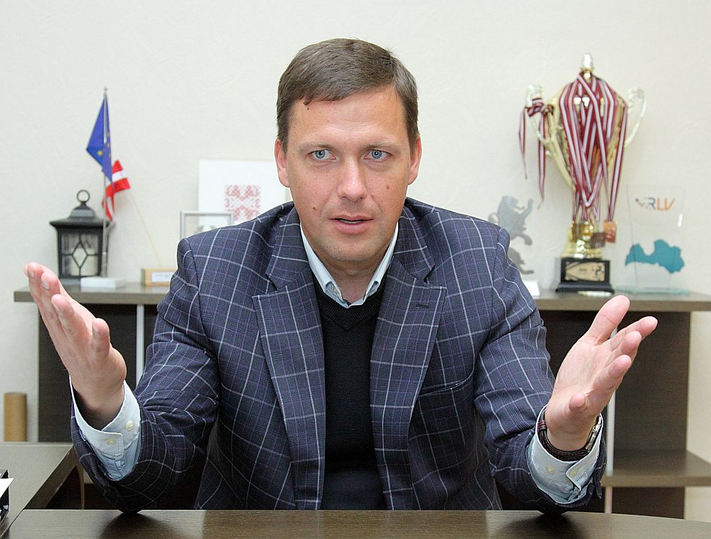Партнеры по коалиции пока не обещают поддержки Розенбергсу