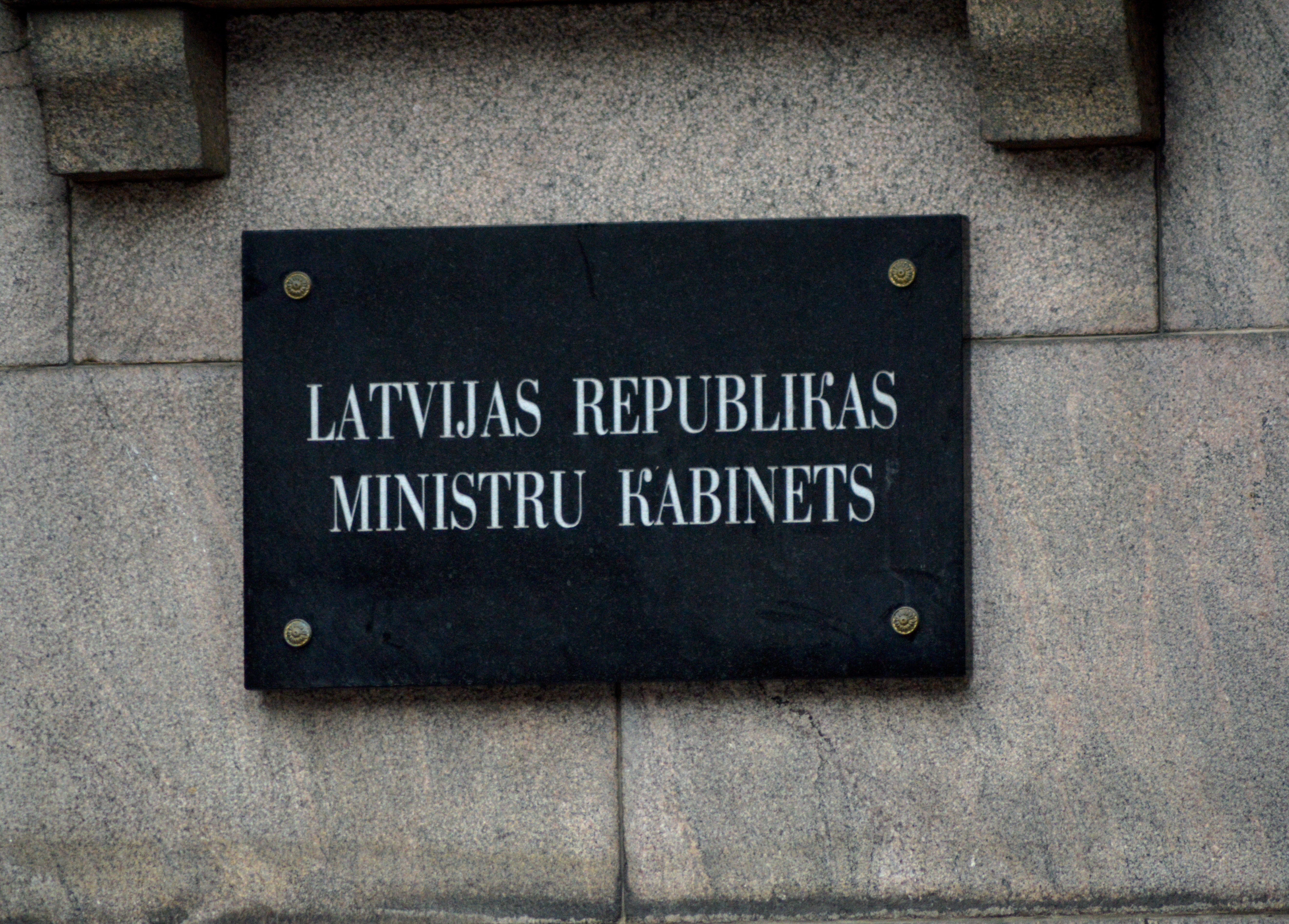 Covid-19 pandēmijas laikā valdība pārsvarā ir aizliegusi un biedējusi