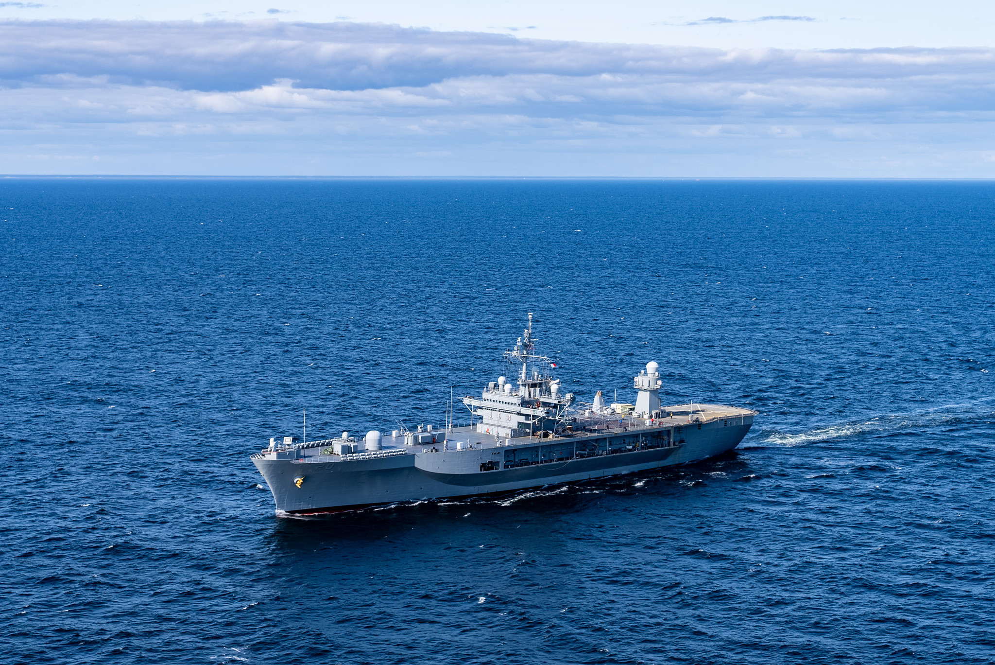 НАТО направит в Балтийское море два корабля