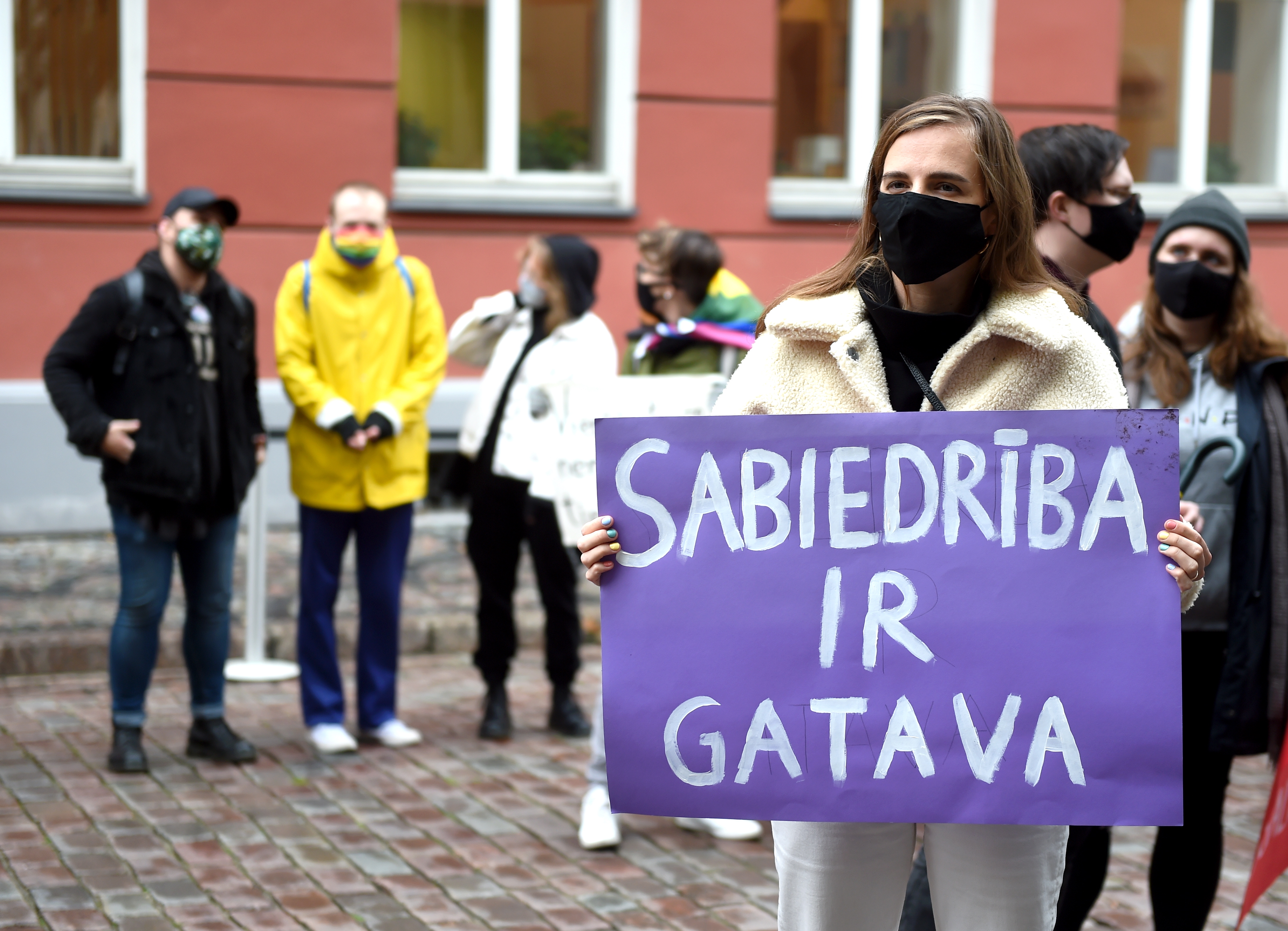 Собрана 21 000 подписей под признанием сожителей - семьей