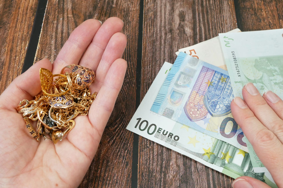 Инфляция заставляет немцев обращаться в ломбарды