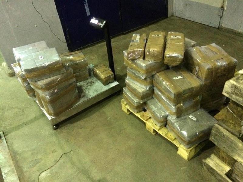 На Даугавпилсском шоссе в грузовике найден рекордный груз гашиша На Даугавпилсском шоссе в грузовике найден рекордный груз гашиша