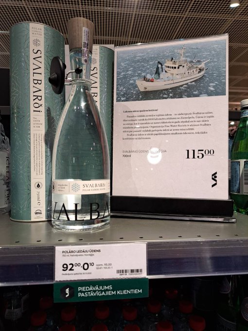 Латвийцы в шоке: Stockmann предлагает приобрести бутылку воды по цене эксклюзивного коньяка