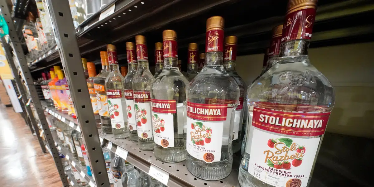 Поможет ли водке Stolichnaya смена названия?