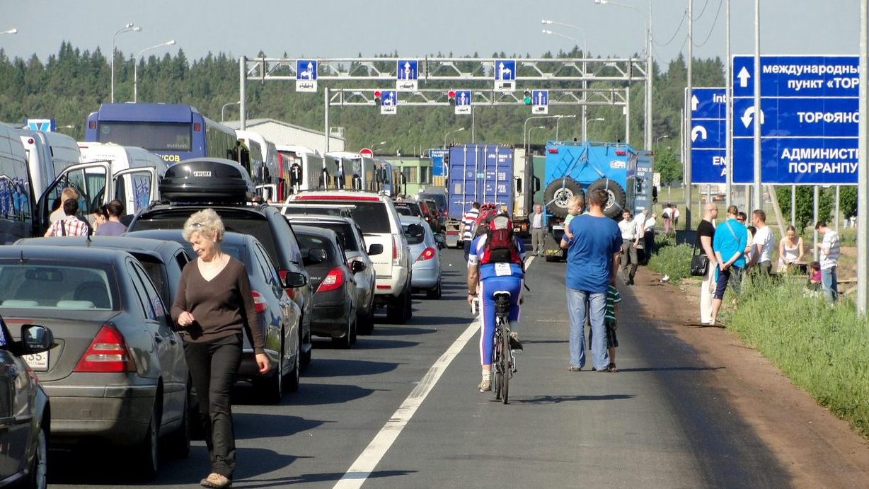 Россия готовит электронную очередь для автомобилей на границе. Пока на финской