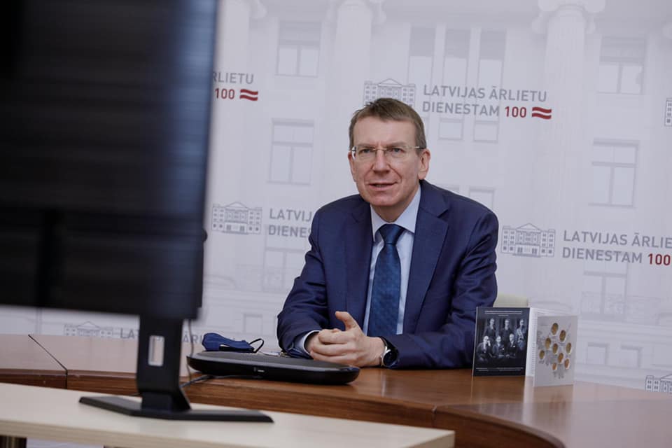 Глава МИД Латвии Эдгар Ринкевич на пути домой из Украины