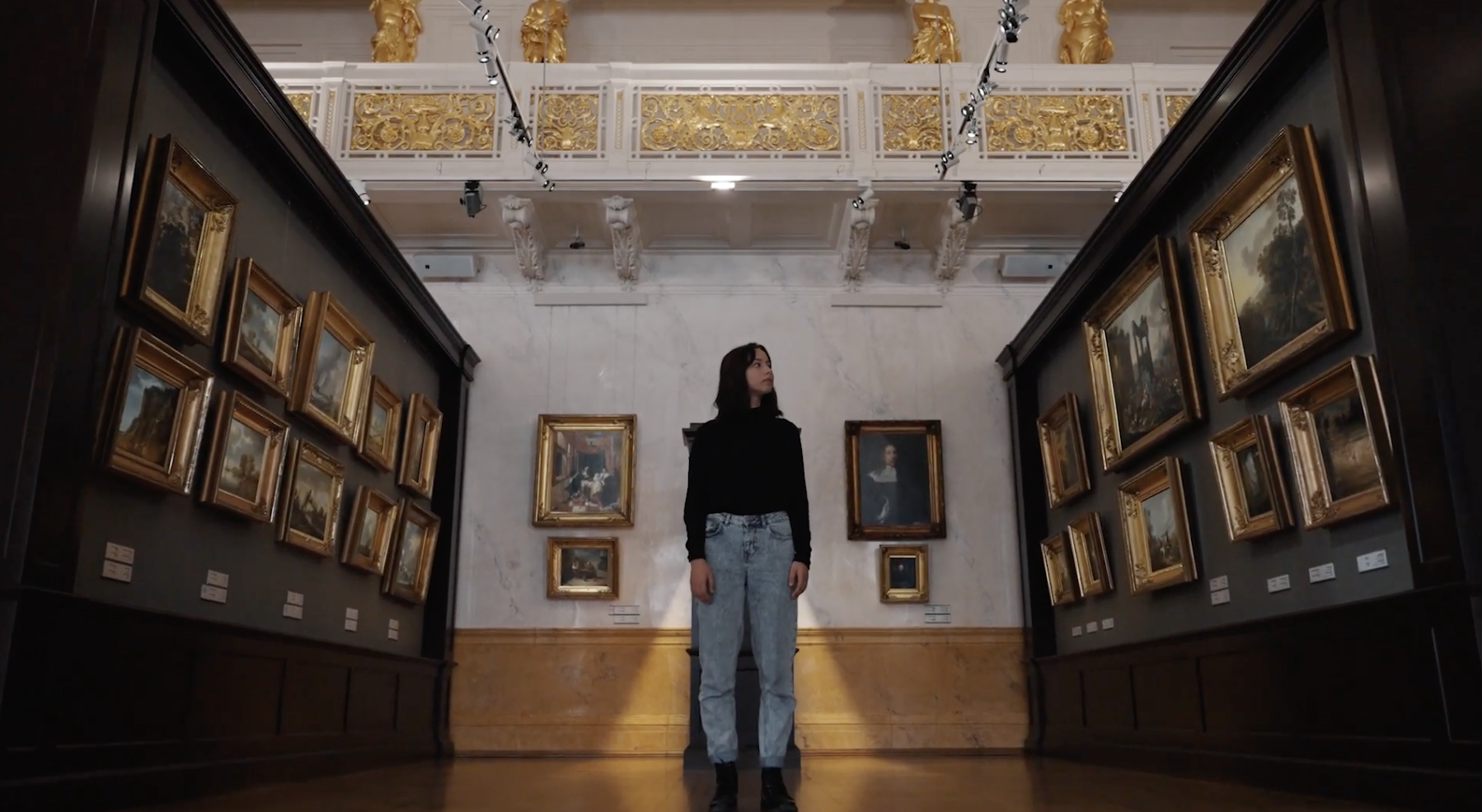 РИЖСКАЯ БИРЖА сняла короткометражки "Sākt ar mākslu - Start with Art"