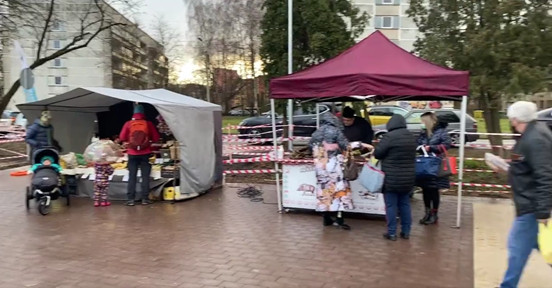 «Как вы смеете называть эту дешевую палатку рождественской ярмаркой?» Люди недовольны