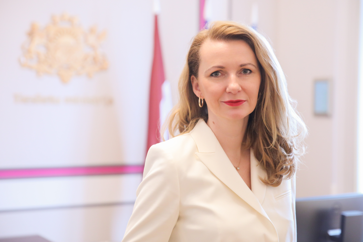 Либиня-Эгнере два дня будет премьером и министром иностранных дел