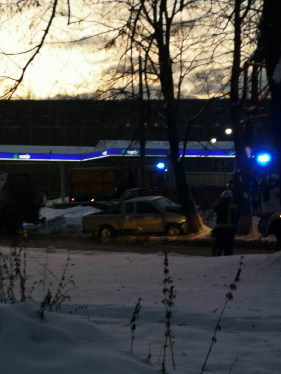 Первые жертвы топливной войны? На Саркандаугаве авария, остановился общественный транспорт