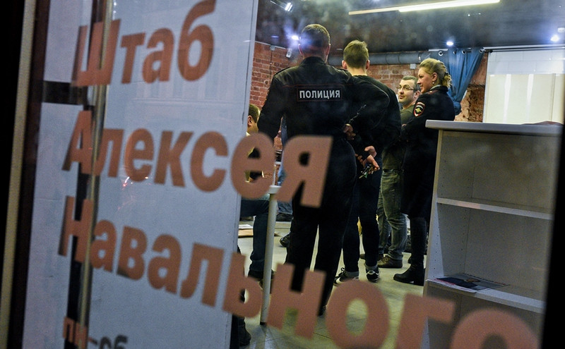 Волков распустил "штабы Навального": так работать невозможно