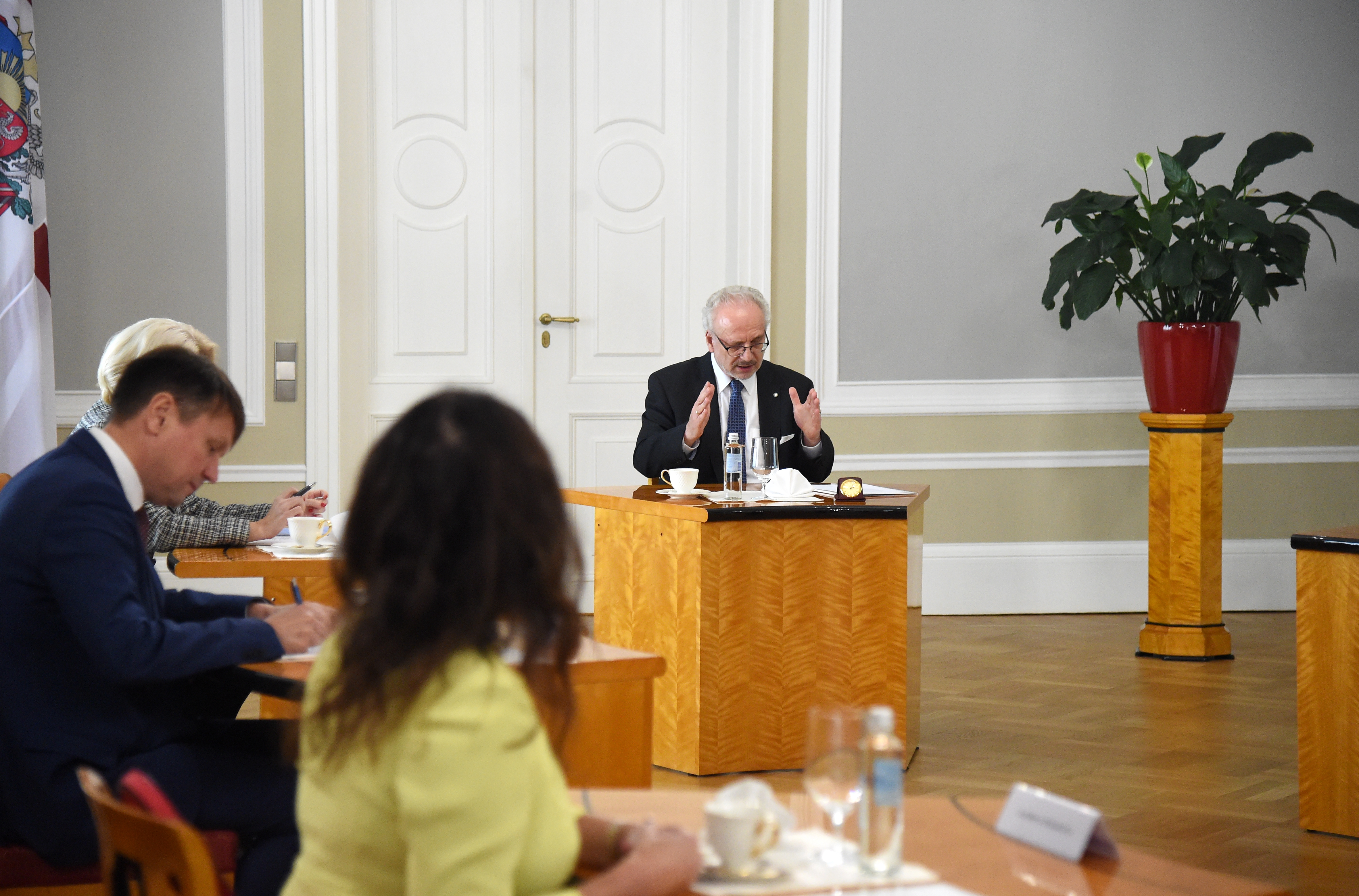Президент предложил ввести должность государственных министров Президент предложил ввести должность государственных министров
