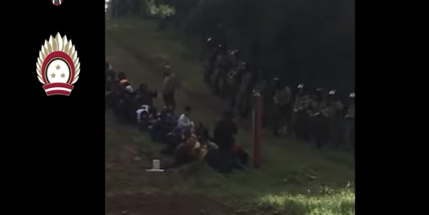 Видео: белорусские военные пытаются переместить мигрантов через границу Латвии