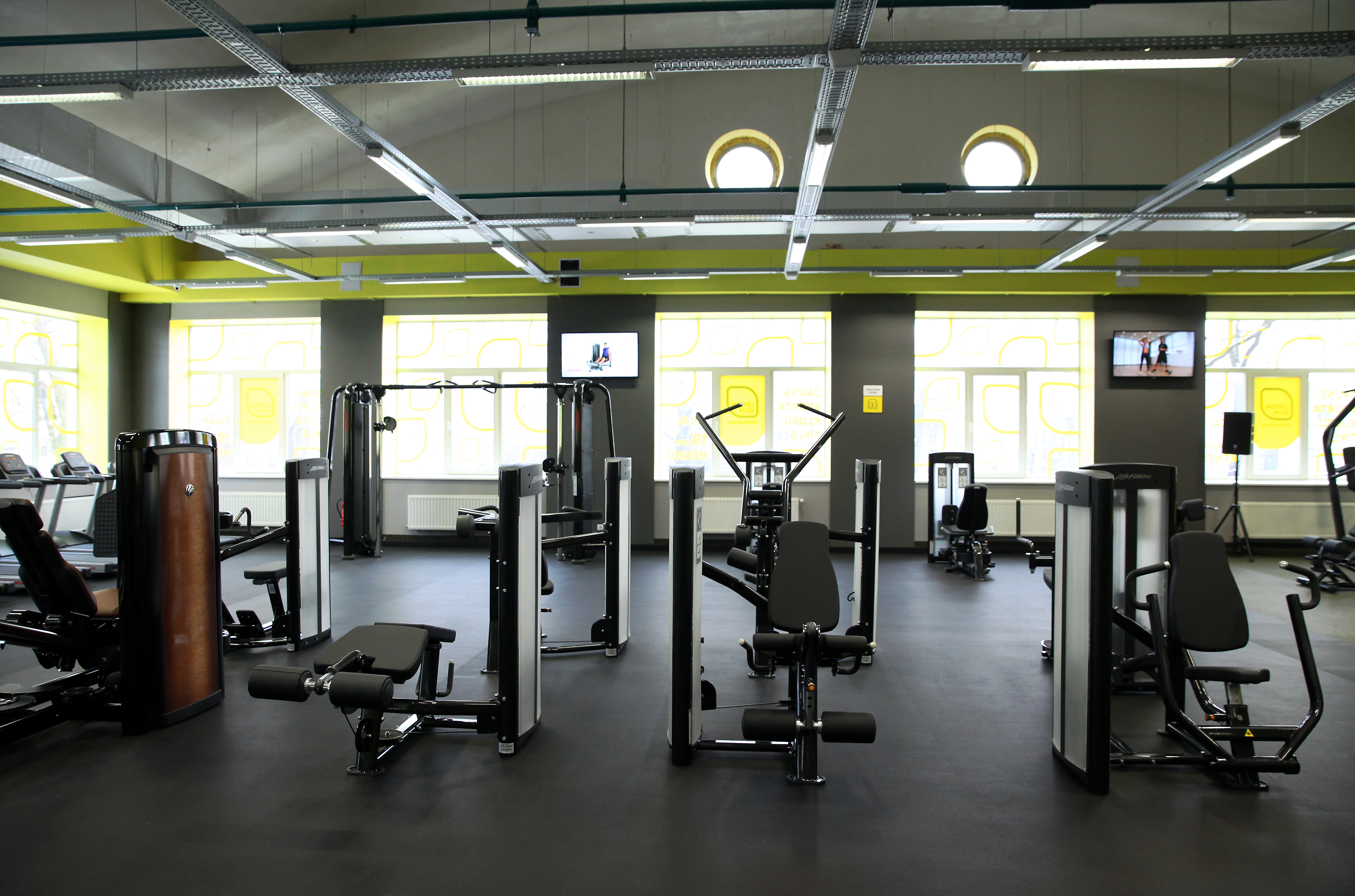 Saeimā nonākusi iedzīvotāju parakstītā iniciatīva par sportošanas atsākšanu klubos