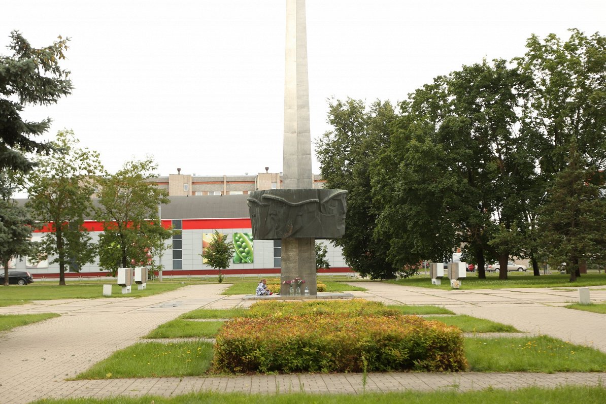 Даугавпилс оспаривает закон о сносе памятников