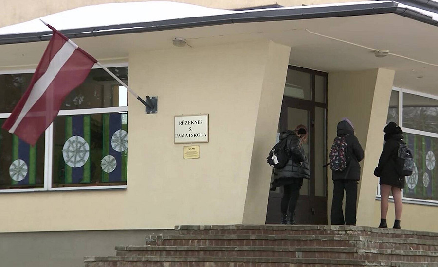 Недетские разборки в школе: школьник ударил сверстника бутылкой по голове