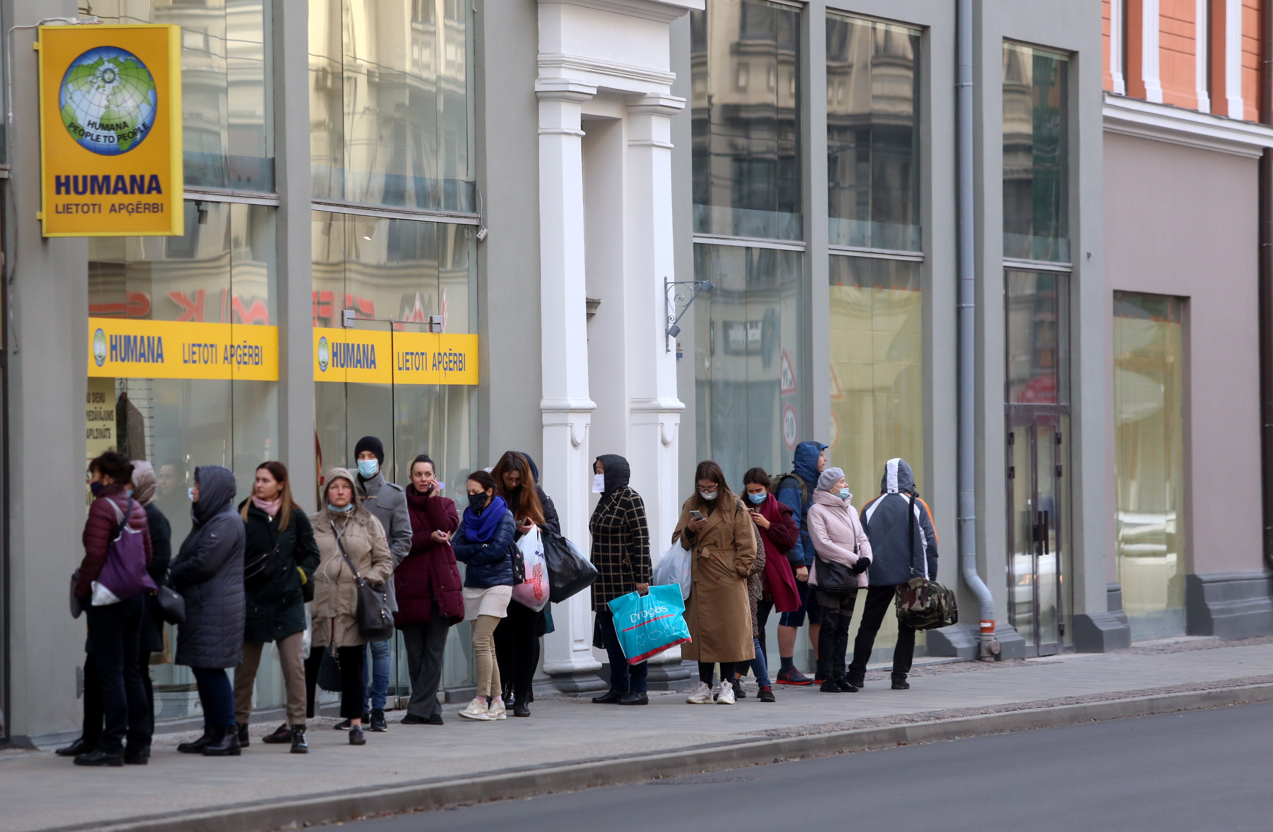 Lietoto apģērbu tirgotāja "Humana Latvia" apgrozījums pērn samazinājies par 18,2% Lietoto apģērbu tirgotāja "Humana Latvia" apgrozījums pērn samazinājies par 18,2%