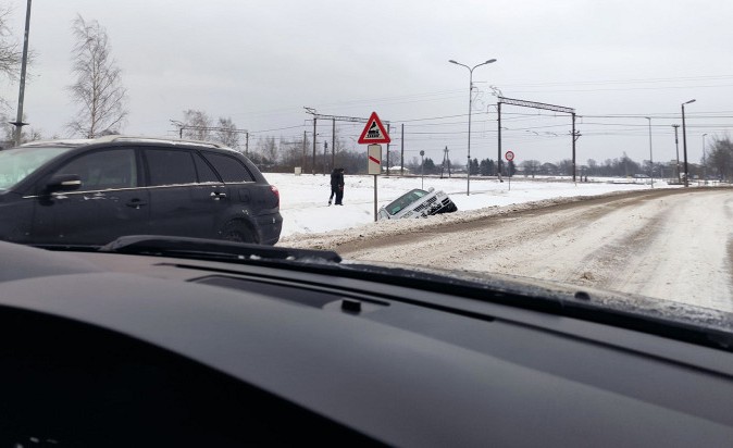 Из-за снега стало больше лихачей и аварий
