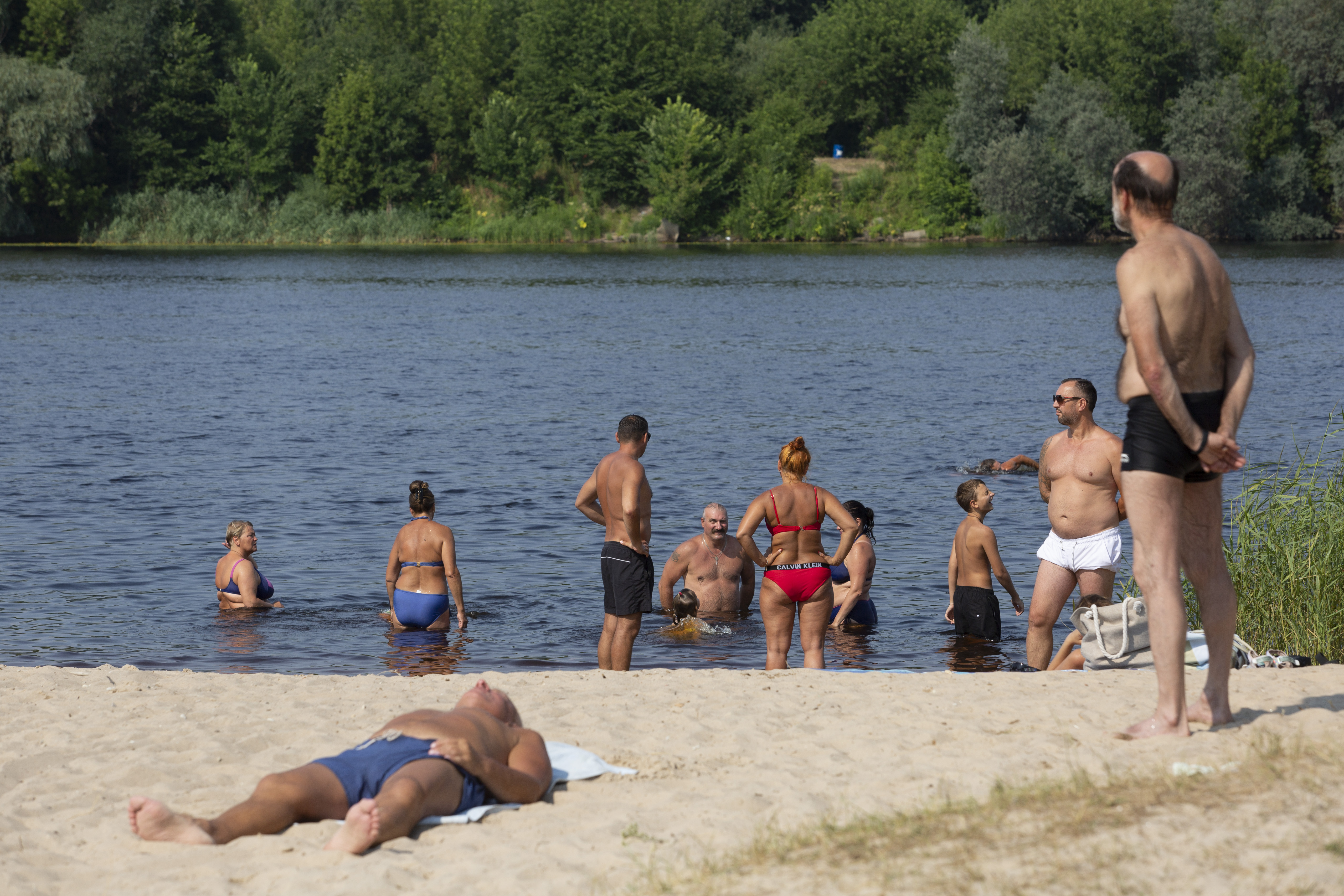 Температура воды на пляжах Даугавгривы и Вакарбулли опустилась до +16 градусов