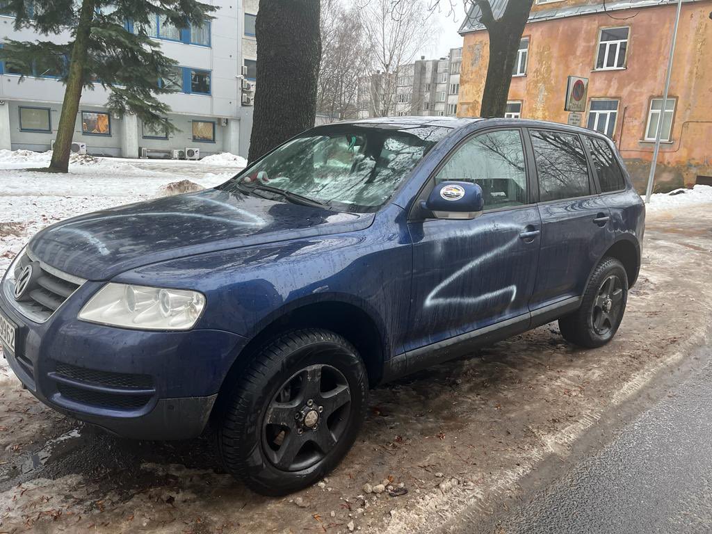 На одной из машин "твиттер-конвоя" появилась буква "Z". Полиция начала проверку