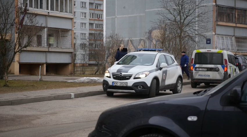 В Зиепниеккалнсе женщина выпрыгнула из окна девятого этажа