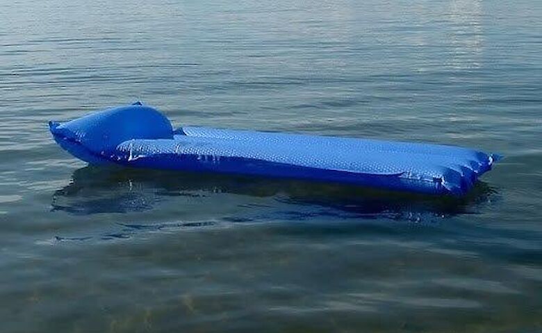 На границе поймали граждан Кубы:  хотели уплыть в Эстонию на надувных матрасах